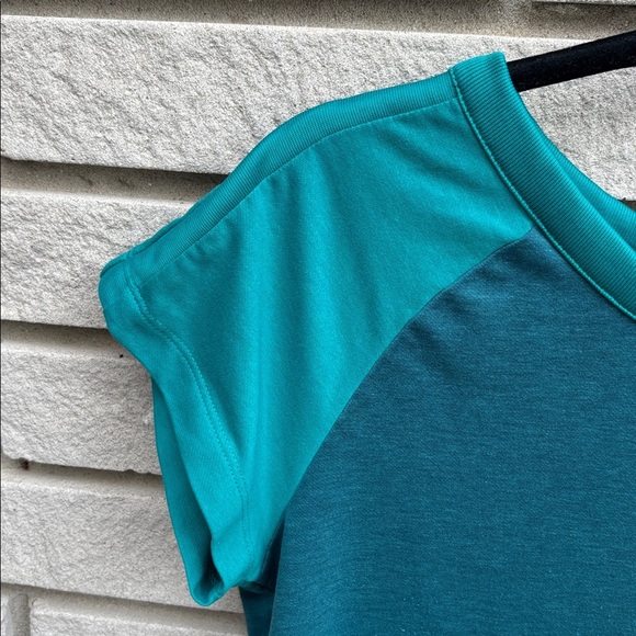 Nike Golf Green Short Sleeve Rounded Neck Top with Lime Zipper Accent Sz L - Picture 3 of 9